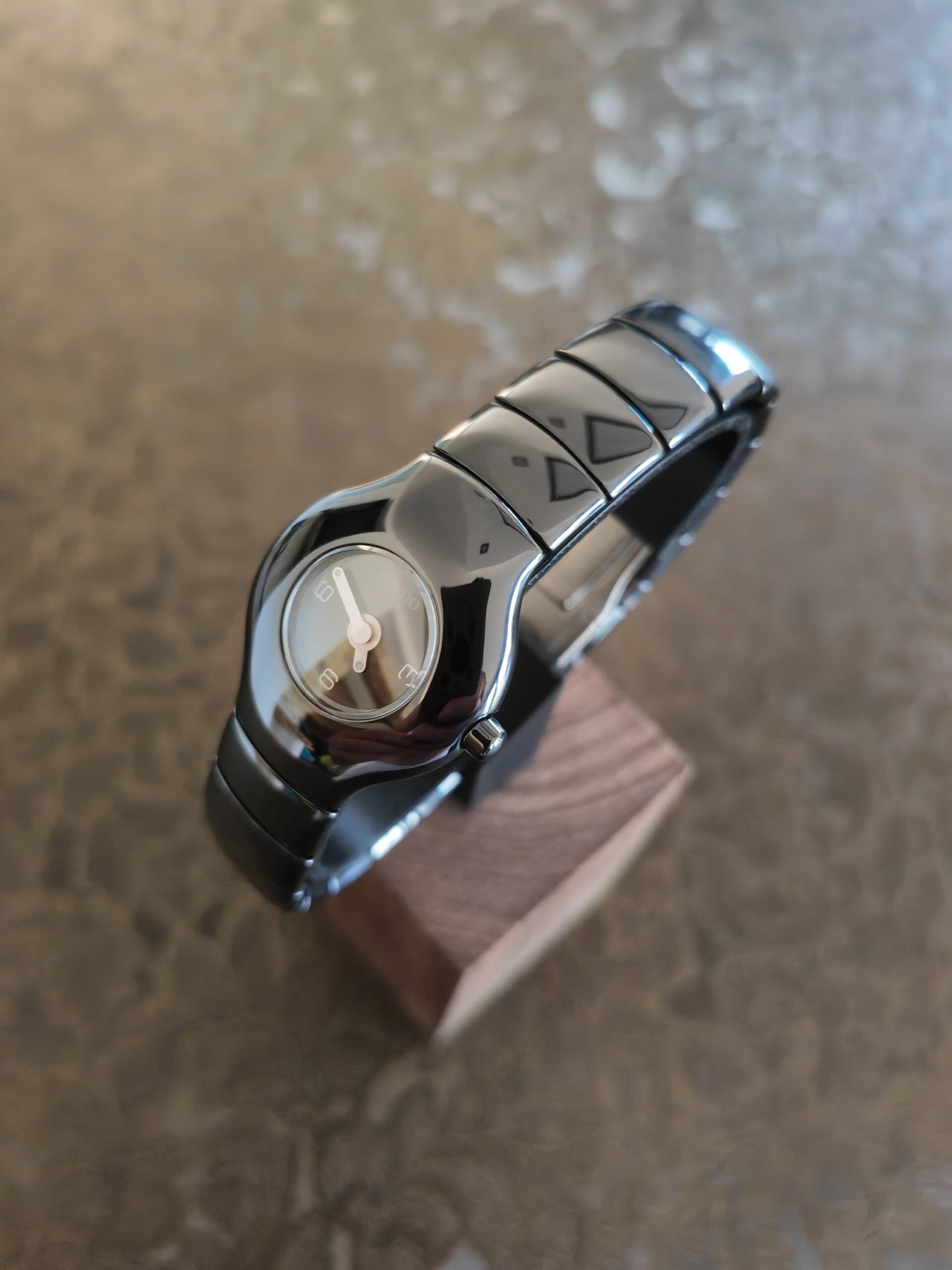 Rado Xeramo 25mm 154.0454.3 noire pour femme / 2 3 Rado Xeramo 25mm 154.0454.3 noire pour femme / 2 – Image 3